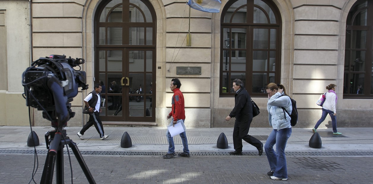 Por DNU, el Gobierno avanzó con la reestructuración integral de la SIDE - El Portal de Ricardo David