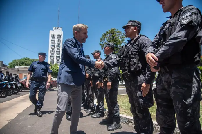 El Gobierno provincial dispuso una mejora salarial para la Policía y el Servicio Penitenciario - El Portal de Ricardo David