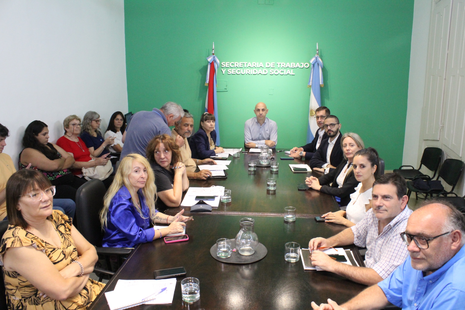 La provincia acordó un nuevo aumento salarial con trabajadores ...