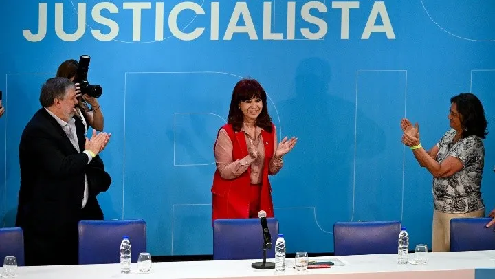 Cristina Kirchner encabeza la reunión del Consejo Nacional del PJ y ...
