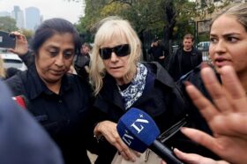 Declararon las dos jubiladas que le vendieron y le financiaron el departamento a Adorni