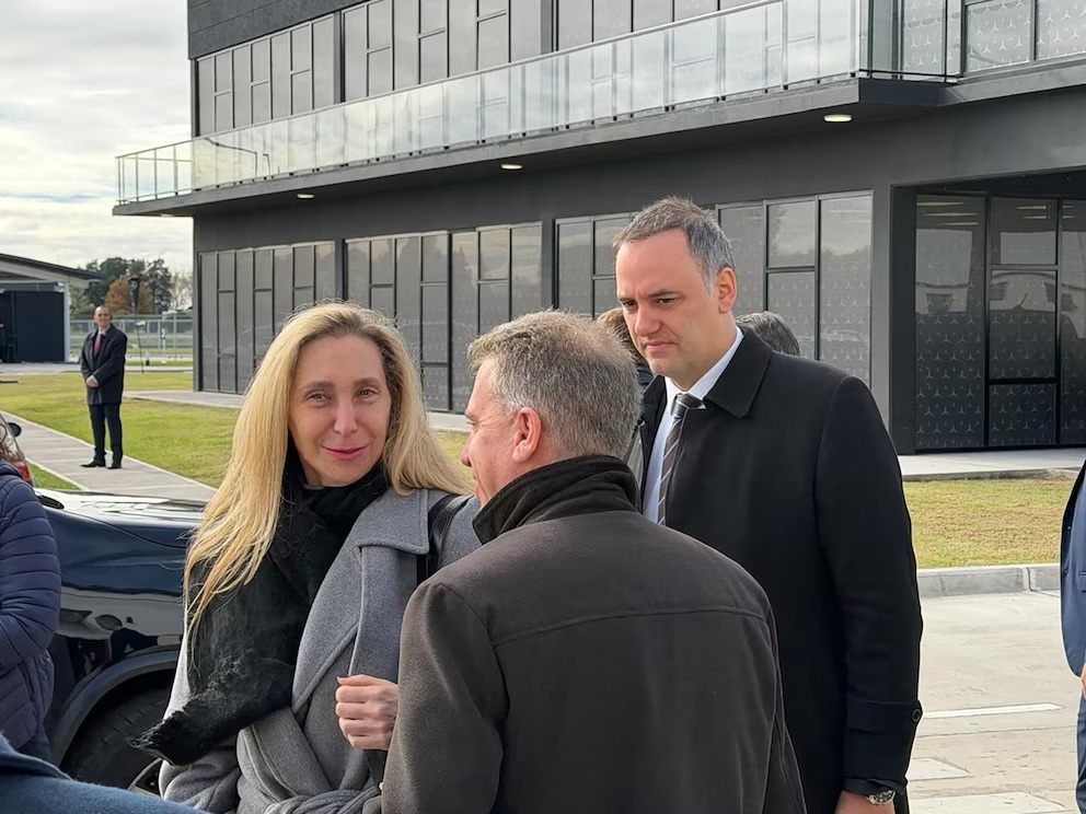 Tensión en el Gobierno: la frialdad de Karina Milei con Adorni contrasta con el apoyo cerrado del Presidente