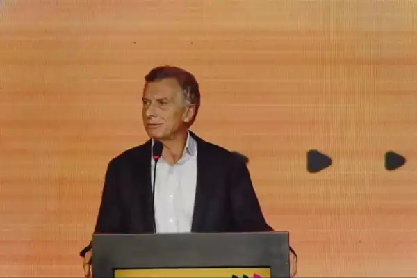 Mauricio Macri se metió en la interna del Gobierno y lanzó una dura advertencia: El barco se hunde