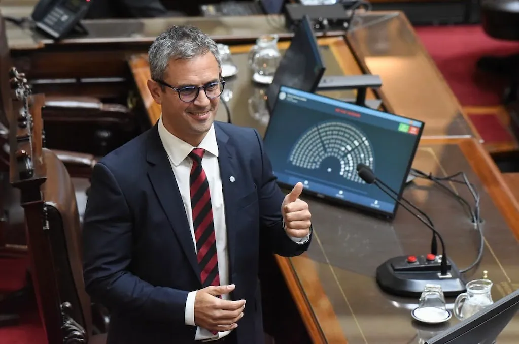 El Gobierno busca aprobar los cambios al régimen de Zona Fría y frenar la ofensiva opositora contra Adorni