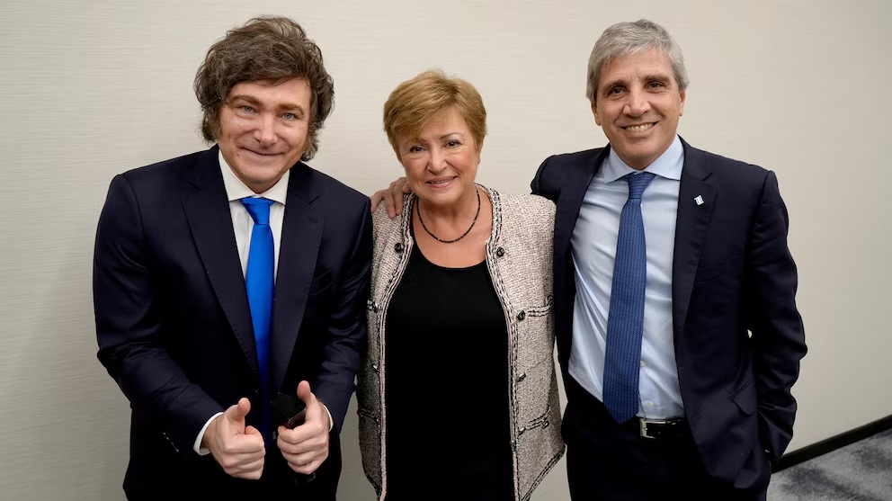 A pesar de los reclamos del FMI, el Gobierno no planea modificar Ganancias ni el Monotributo