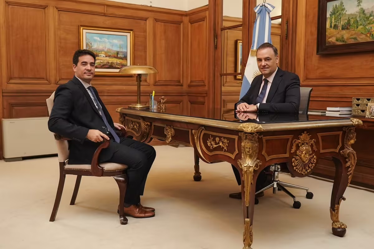 Adrián Ravier entra en funciones como vocero presidencial y Fabián Fernández reemplaza a Lanari como secretario de Prensa