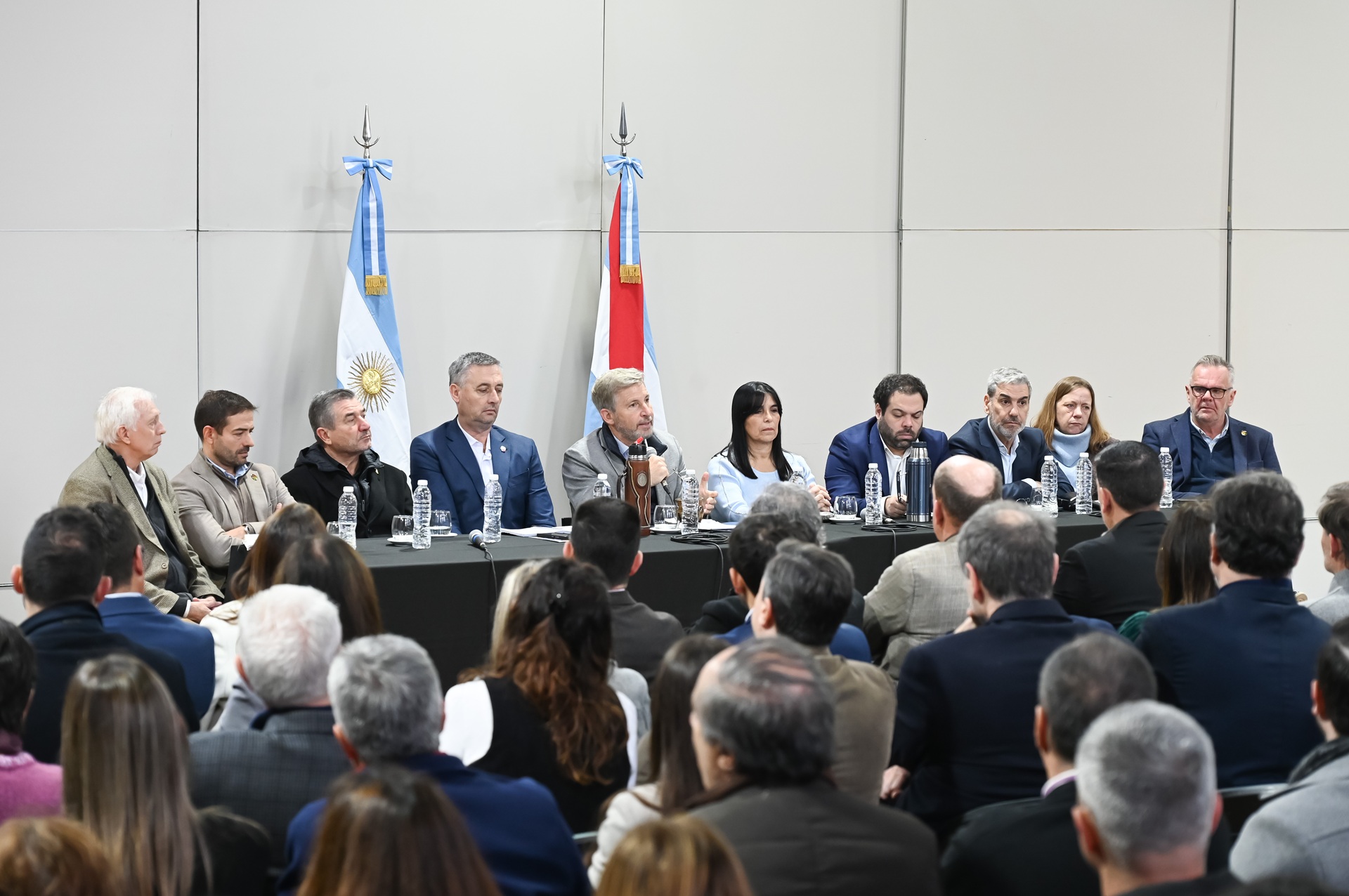 Ultimátum: Frigerio exigió a sus funcionarios abandonar intereses personales y defender la gestión
