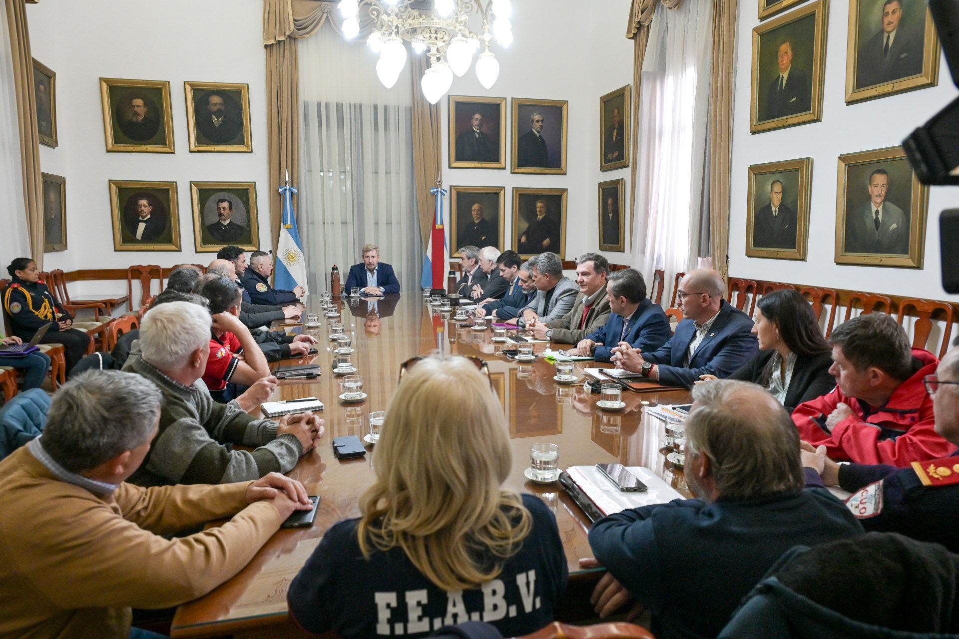 Provincia y Bomberos Voluntarios trabajarán conjuntamente para mejorar respuesta ante emergencias