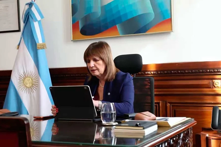 Bullrich publicó un video cantando una canción de Lali y profundizó la tensión con el Gobierno